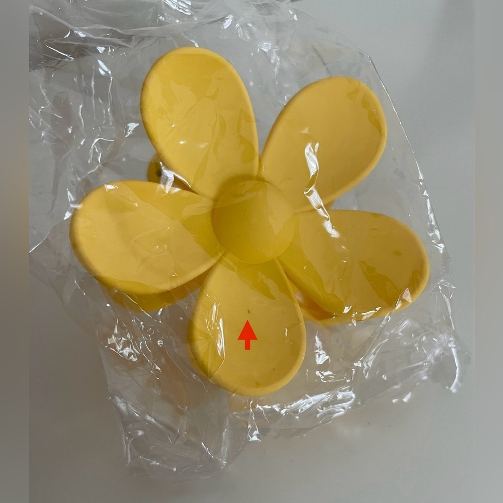 Large Flower Hair Accessories Claw Hair Clips Set of 2 Yellow & Purple NWOT - Picture 5 of 12